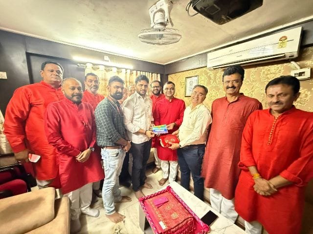 “અંબાજી યાત્રાધામમાં જય ભોલે ગ્રુપ દ્વારા માતાજીને રૂ. ૫.૩૧ લાખના સોનાના કુંડળ અર્પણ”
