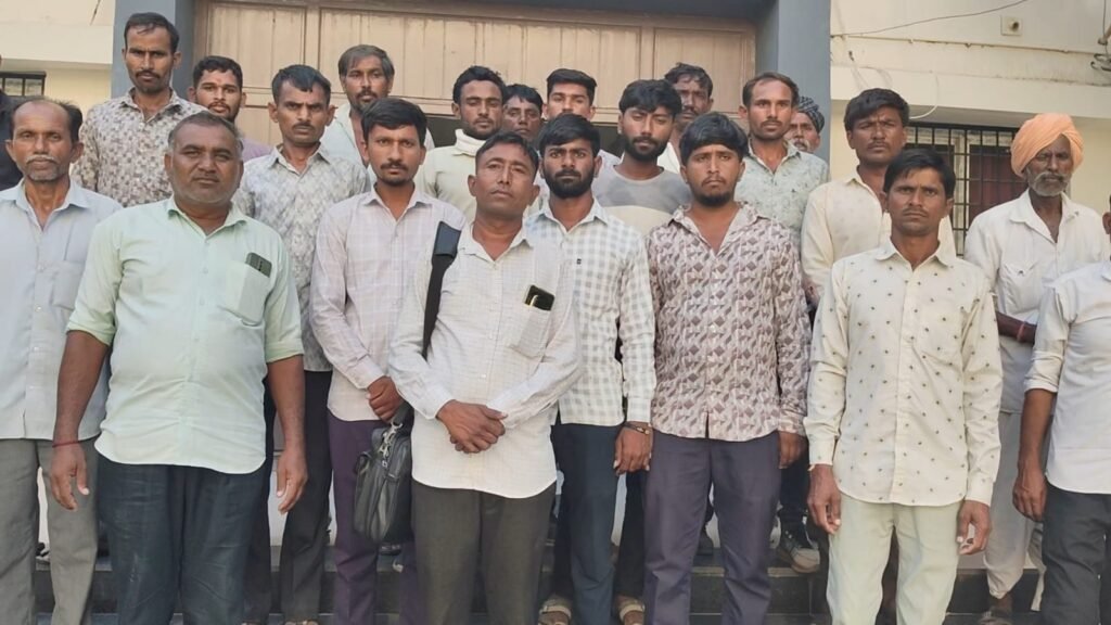 લોદ્રાણી માઈનોર-1 નહેરના નવીનીકરણની માંગ કરતા ખેડૂતો